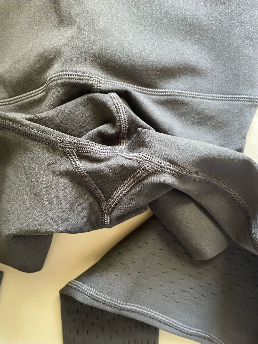 Lululemon Reveal 7/8 Tight *Vortex 25"
Blue Tied - Picture 9 of 11